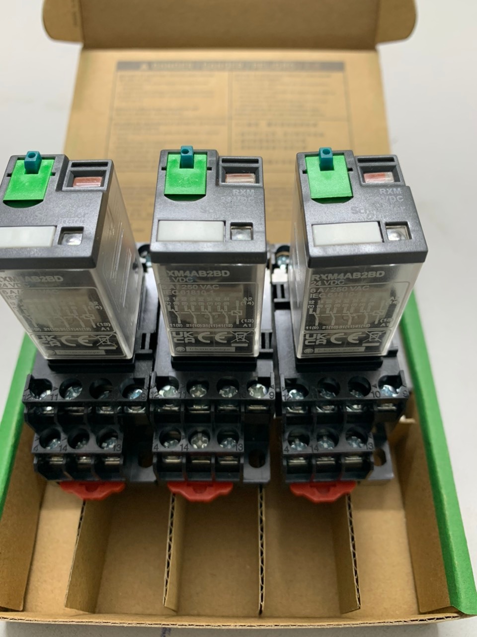 Rơ le kiếng RXM4AB2BD Schneider - 24VDC - 6A - 14 chân - Linh Kiện CNC
