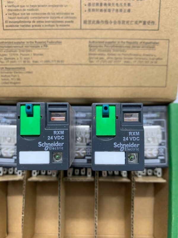 Ro-le-kieng-RXM4AB2BD-Schneider-24VDC-6A-14-chan3.jpg